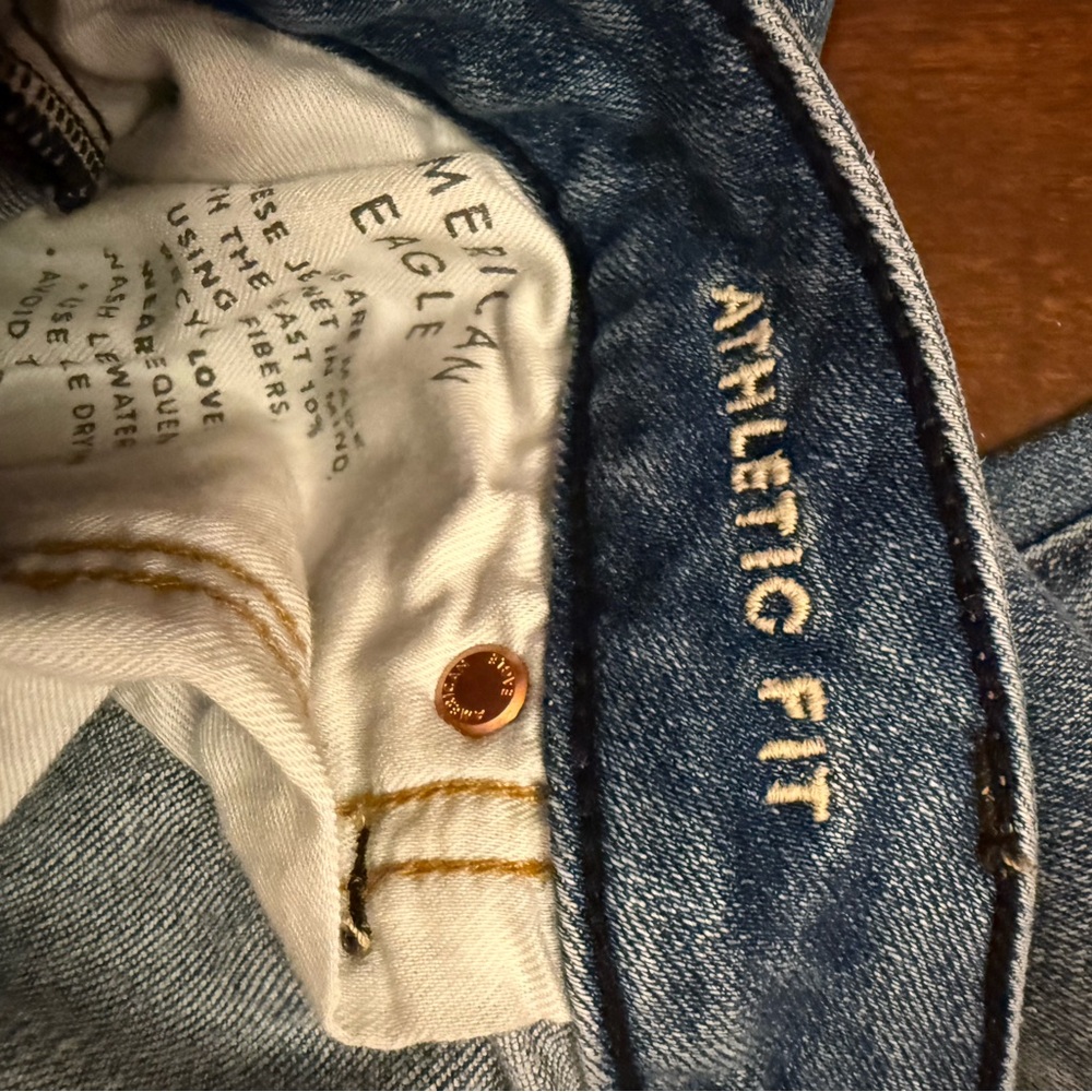 American Eagle 33x30 Men’s Athletic Fit - Picture 2 of 5